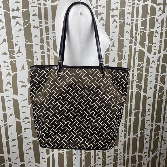 Tommy Hilfiger Logo Print Brown Sateen Patent Leather Trim Tote Bag - Picture 2 of 9